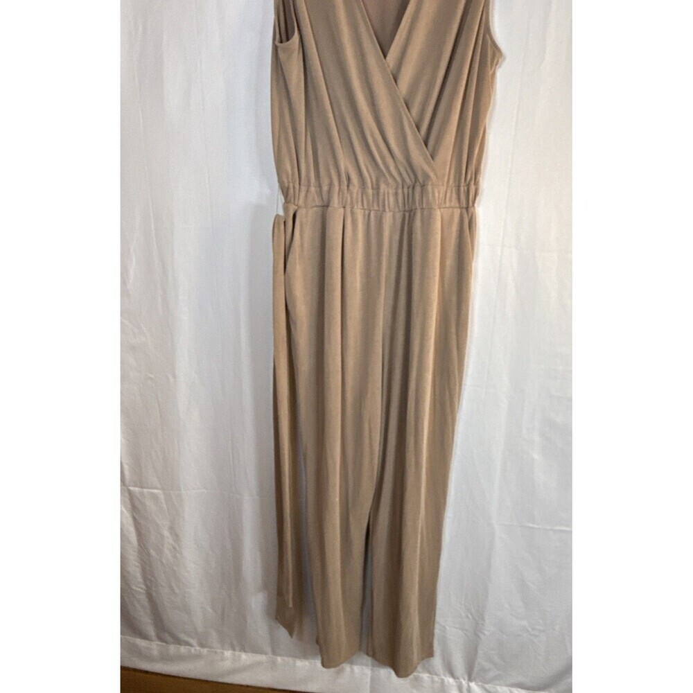 Express Light Brown Plunge Neck Wide Leg Belted Jumpsuit Size Medium Preowned - Picture 5 of 14